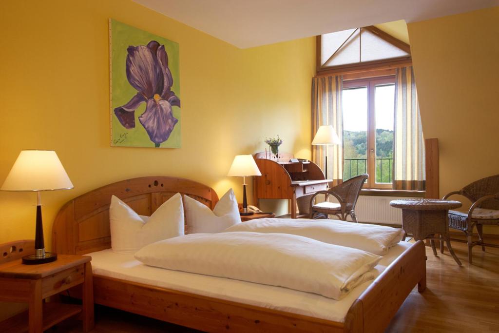 מיטה או מיטות בחדר ב-Seehotel Gut Dürnhof