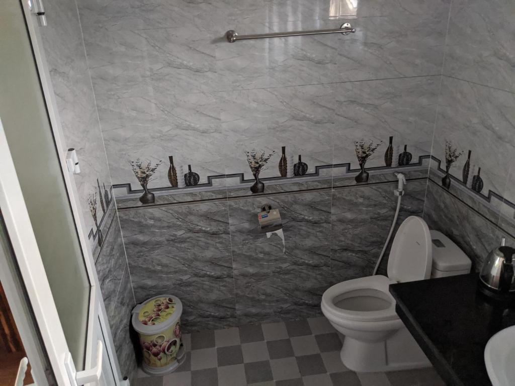 Phòng 4 người nhìn ra vườn