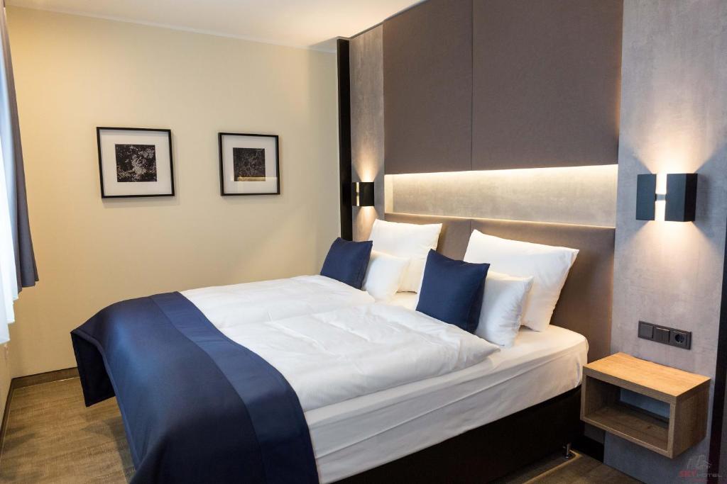 SKY Hotel Cloppenburg - Deluxe Double Room
