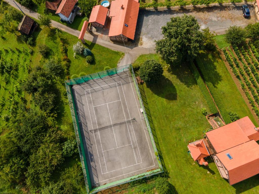 an overhead view of a tennis court in a yard at VAL HILLS Rural Holiday House in Gaj Vrbovečki