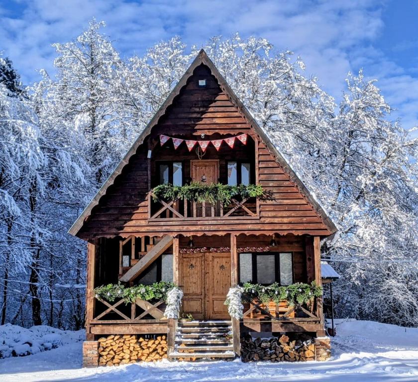 Cottage Tsivtskala in Racha, near Shaori v zimě