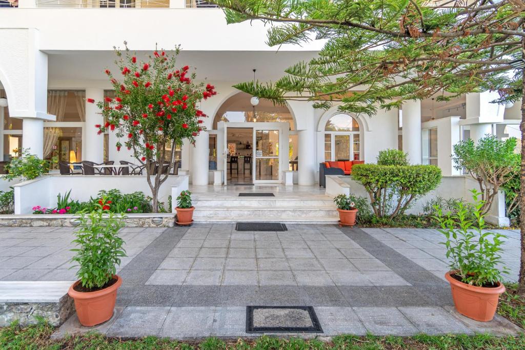 Photo de la galerie de l'établissement Arco Beach Hotel, à Agia Paraskevi