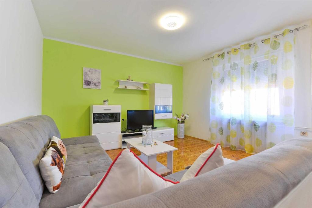 Posezení v ubytování Holiday house Vesna with pool
