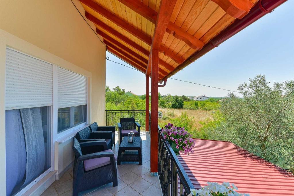 Balkón nebo terasa v ubytování Holiday house Vesna with pool