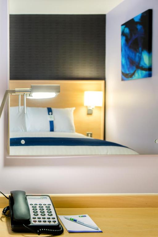 Holiday Inn Express Manchester Airport, an IHG Hotel - 标准双房间配沙发床