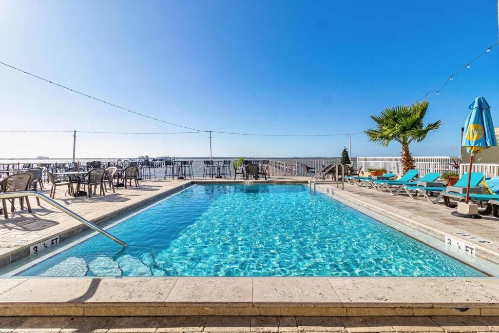 Бассейн в Beso del Sol Resort in Dunedin - Perfect Location & Relaxation! или поблизости