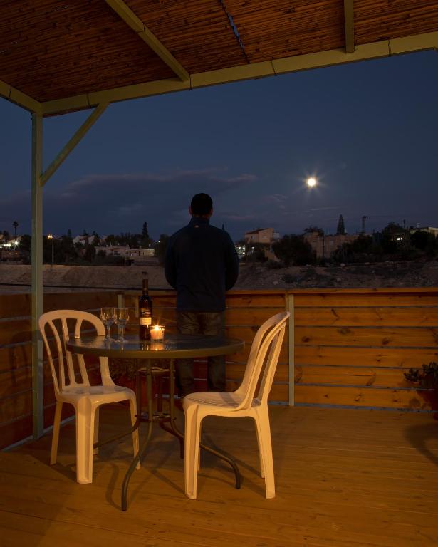 Een balkon of terras bij Moonlight Suite Arad צימר אור הירח, ערד