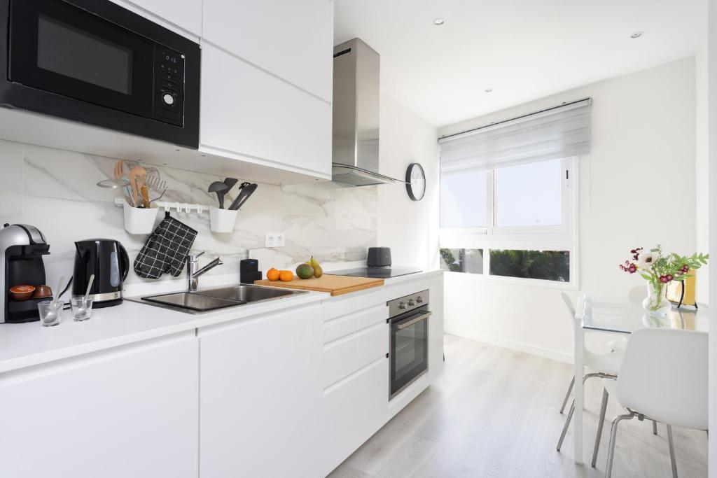 A kitchen or kitchenette at Home2Book Olympo Suite