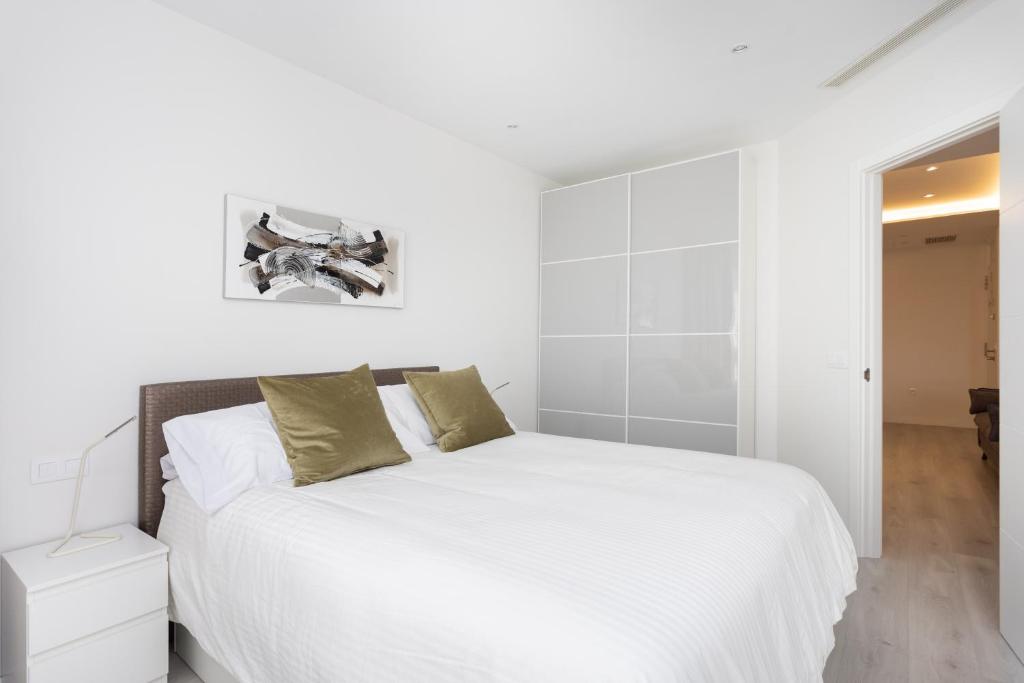 A bed or beds in a room at Home2Book Olympo Suite