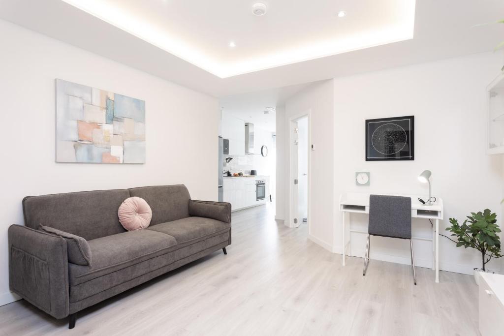 A seating area at Home2Book Olympo Suite