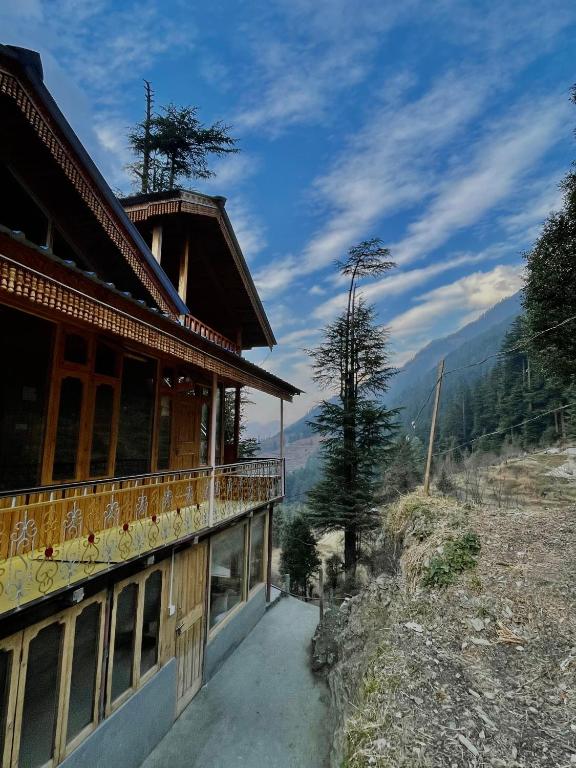 THE OFFBEAT CHALET photo