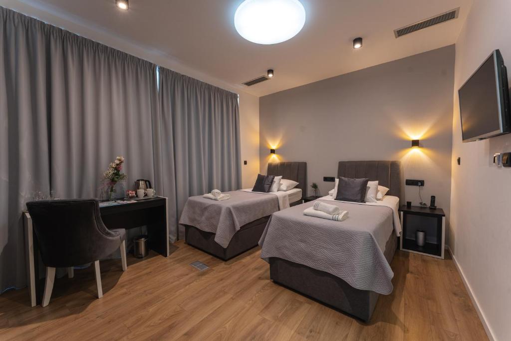 Posteľ alebo postele v izbe v ubytovaní Sky & Sun Luxury Rooms with private parking in the garage