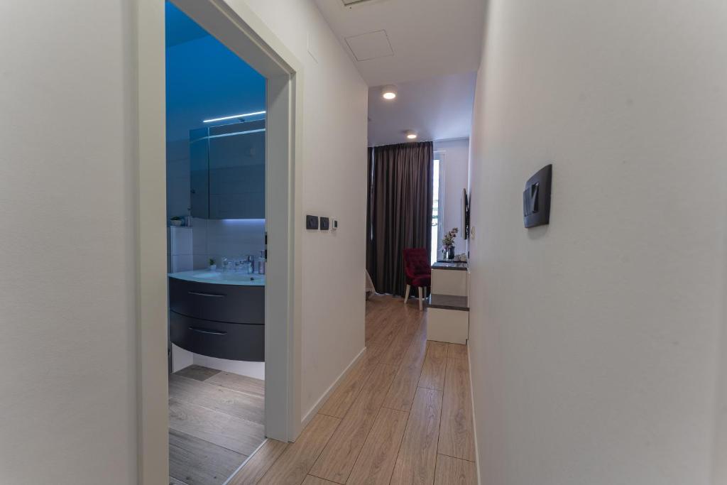 Posteľ alebo postele v izbe v ubytovaní Sky & Sun Luxury Rooms with private parking in the garage