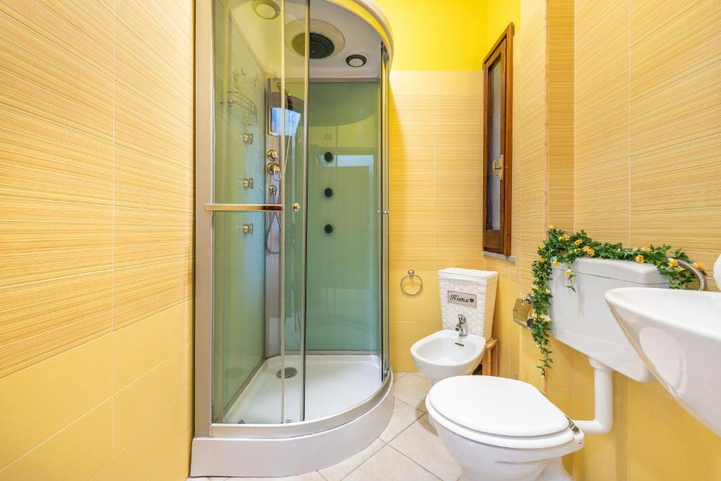 A bathroom at Casa Clà