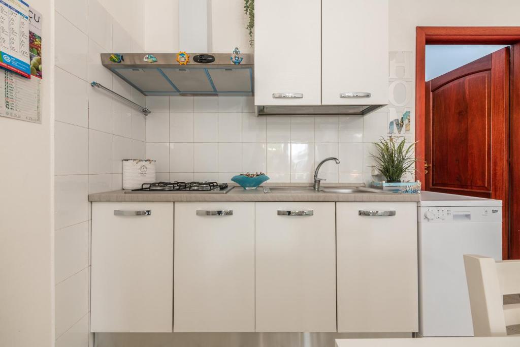 A kitchen or kitchenette at Casa Clà