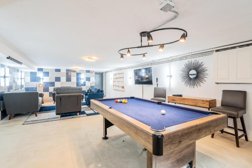 Ein Billardtisch in der Unterkunft PRAIA Hotel Boutique &amp; Apartments Miami Beach