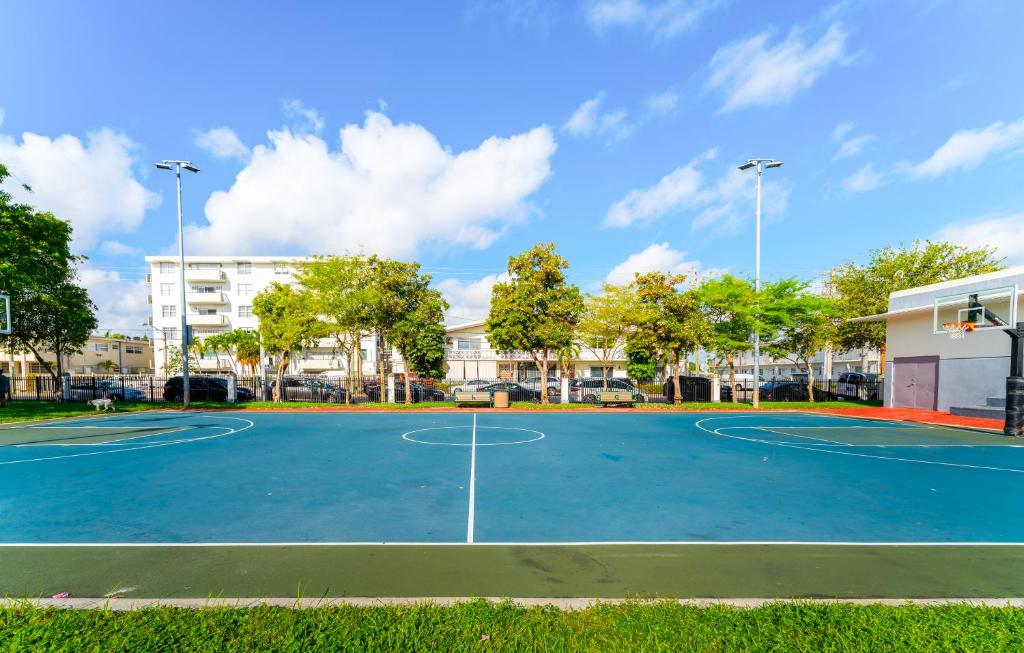 Tennis und&#47;oder Squash in der Unterkunft PRAIA Hotel Boutique &amp; Apartments Miami Beach oder in der Nähe