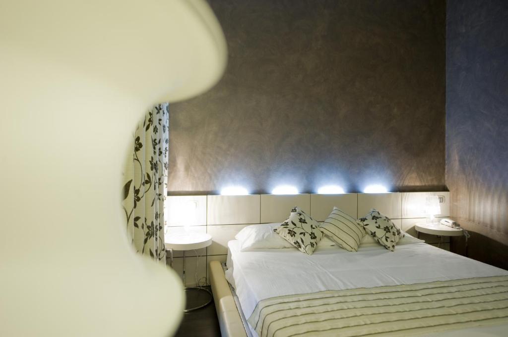 Postel nebo postele na pokoji v ubytování Piccolo Hotel