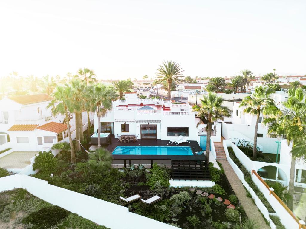 Bazén v ubytování Villa Los Flamencos by Veaco- Beachfront & pool nebo v jeho okolí