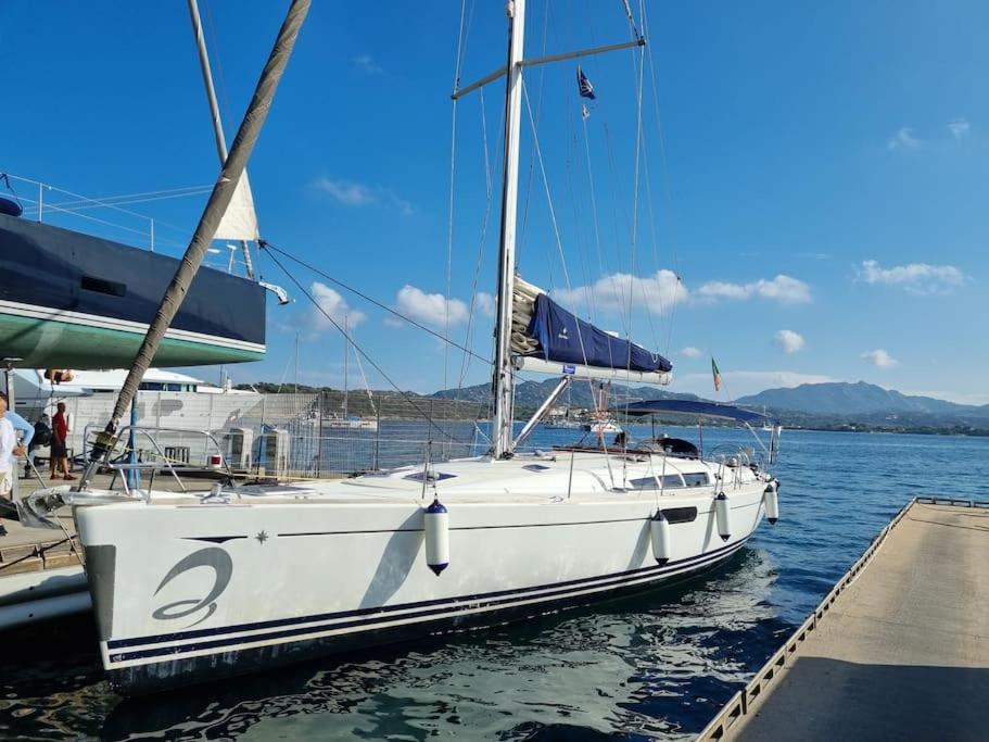 a white sail boat docked at a dock at Velero Monia in Valencia