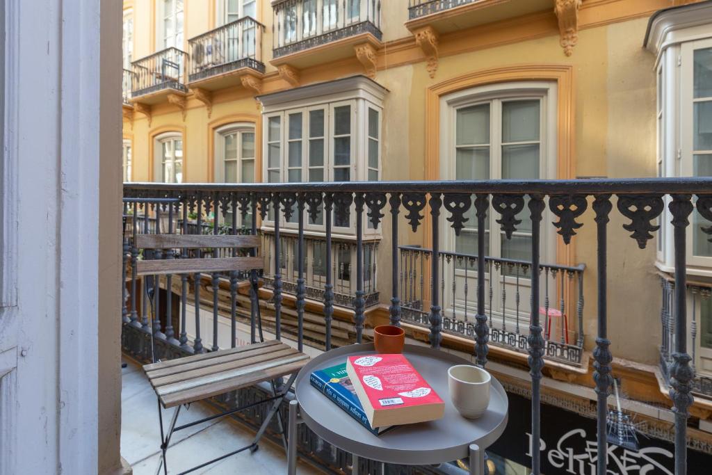 Balkón alebo terasa v ubytovaní Puerta de Larios: Central three-bedroom apartment with balconies and patio