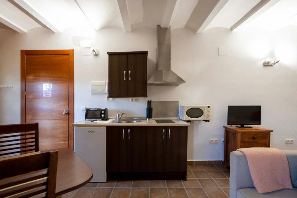 Kuchyňa alebo kuchynka v ubytovaní Apartamentos Turísticos Lobelia Suites