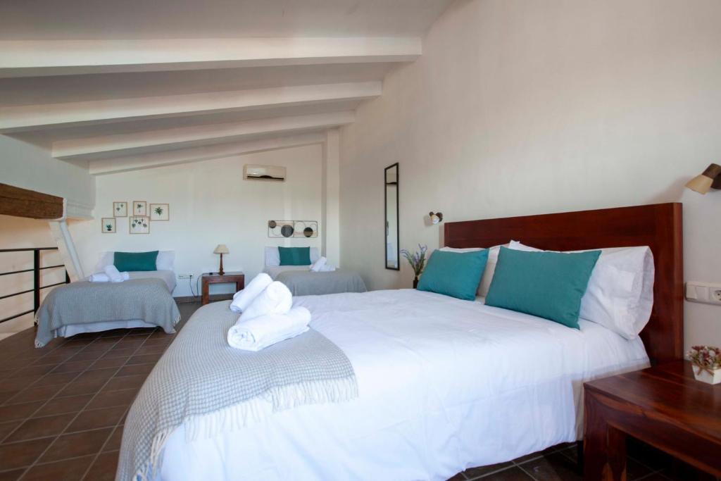 Posteľ alebo postele v izbe v ubytovaní Apartamentos Turísticos Lobelia Suites