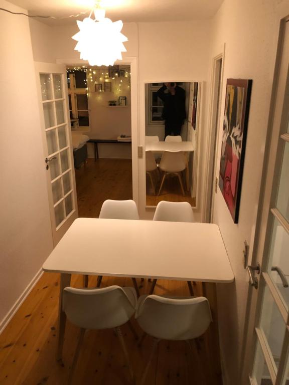 TV a/nebo společenská místnost v ubytování Huset ved springvandet