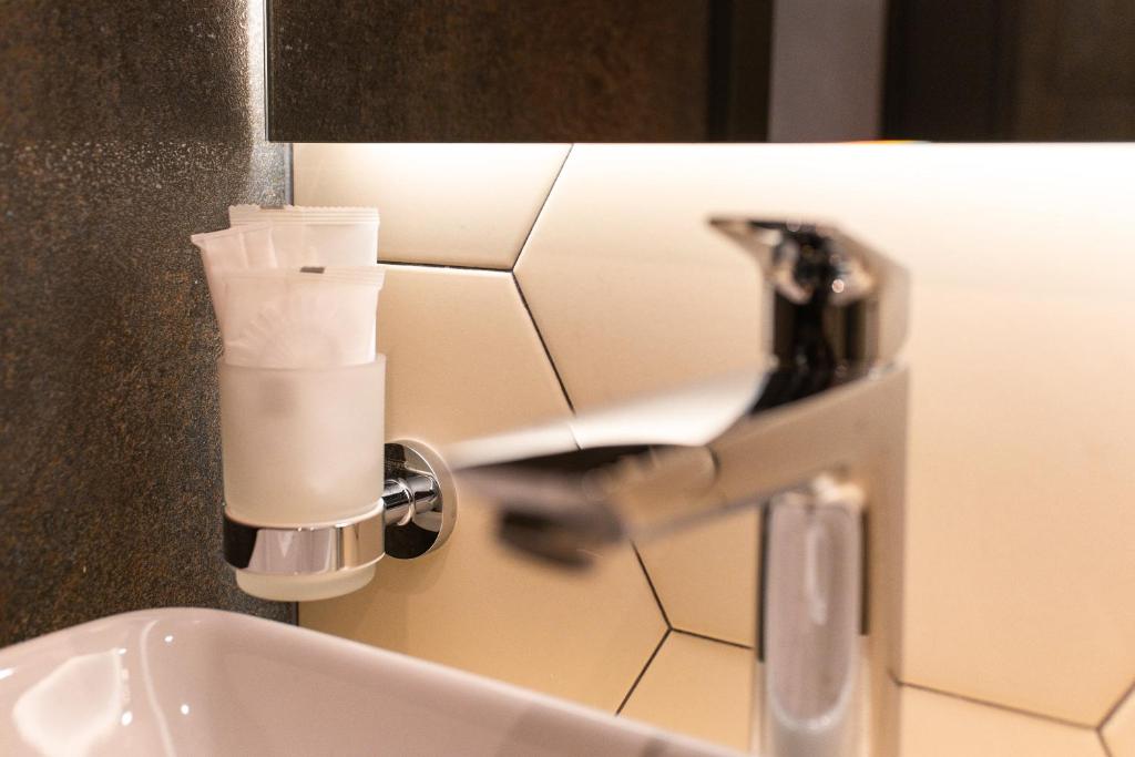 Koupelna v ubytování MOJO HALL Hotel