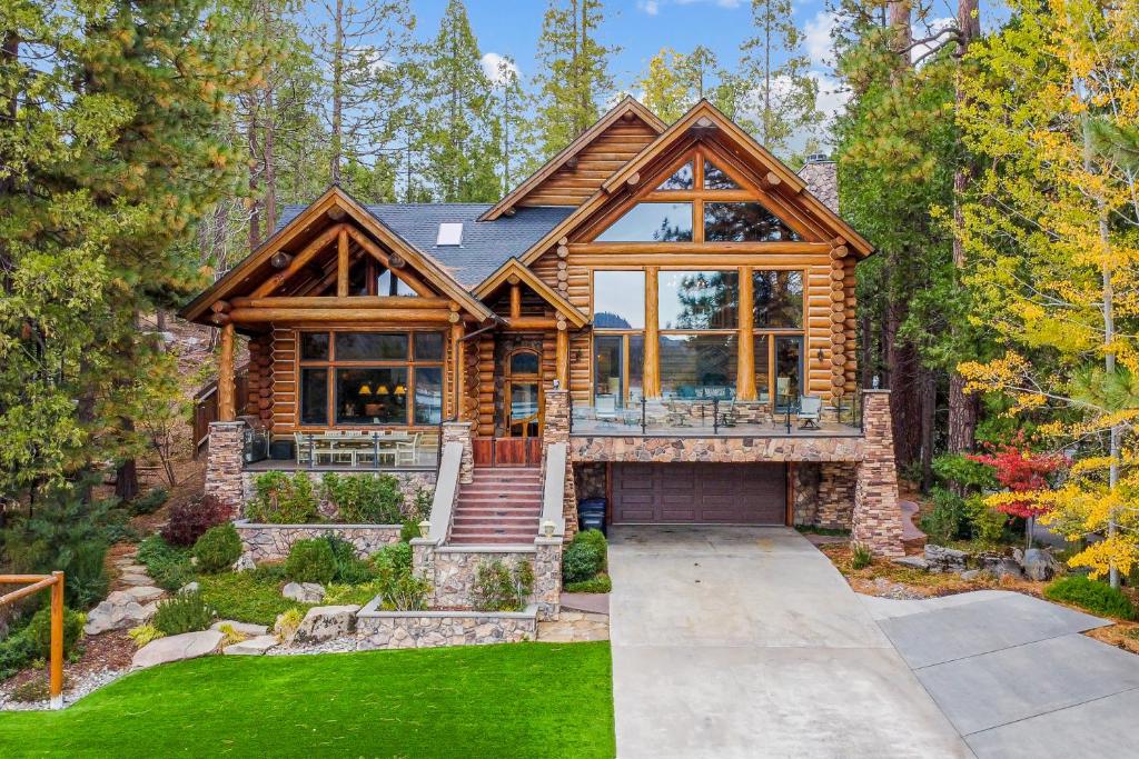 Willow Cove Log Cabin, Bass Lake (updated prices 2024)