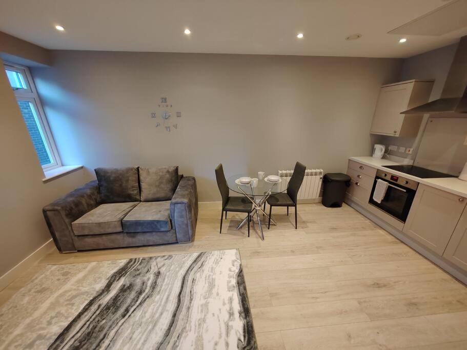 Area soggiorno di Central Huddersfield Apartment