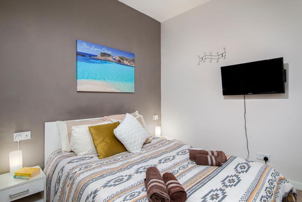 Postel nebo postele na pokoji v ubytování Luxury Msida Circle Suites