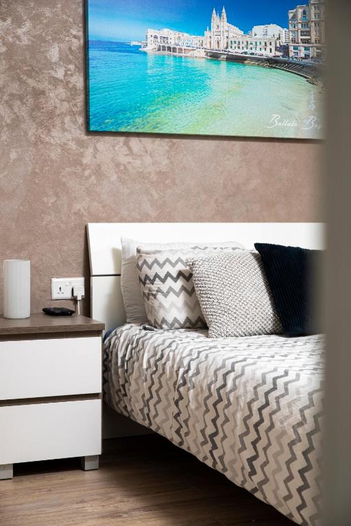 Postel nebo postele na pokoji v ubytování Luxury Msida Circle Suites