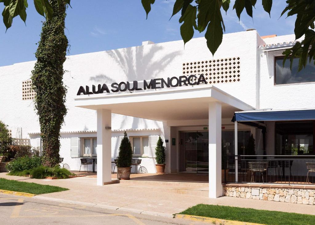 a white building with a sign that reads alkaolisolisolisippi at AluaSoul Menorca - Adults Only in S'Algar
