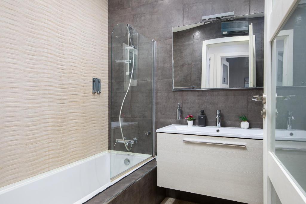 Koupelna v ubytování Luxury Msida Circle Suites