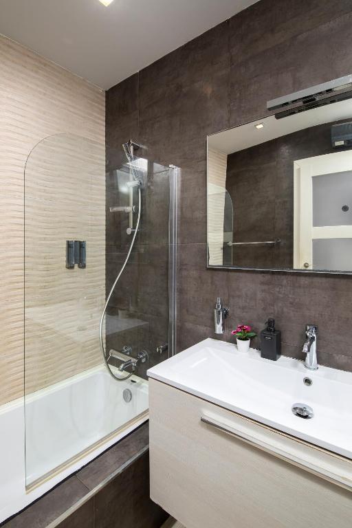 Koupelna v ubytování Luxury Msida Circle Suites
