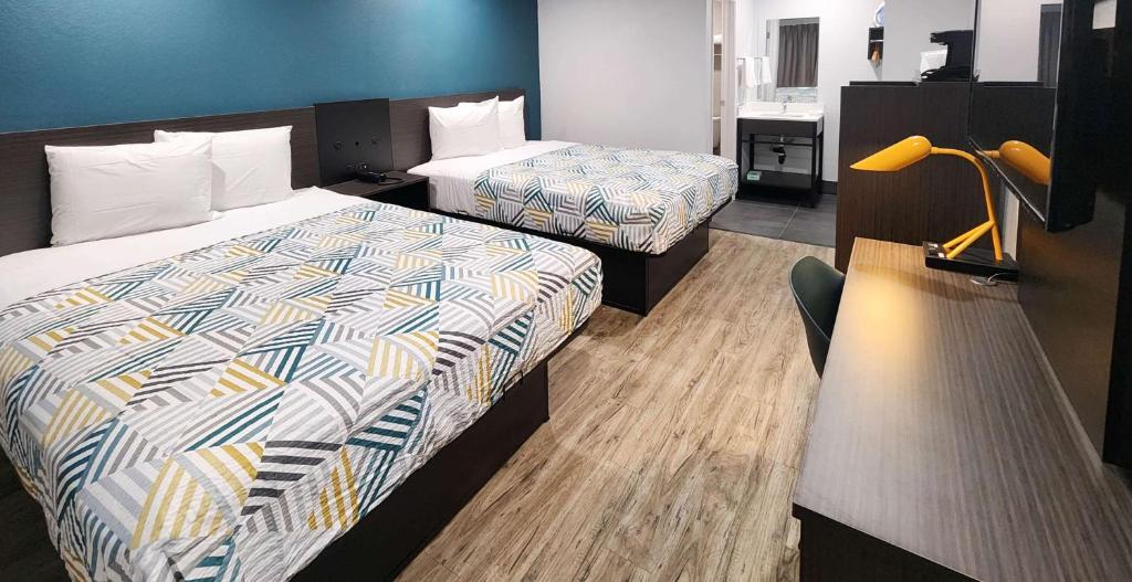Studio 6 Suites San Ysidro CA San Diego South Bay - Chambre Queen Avec Deux Lits Queen - Accès Aux Personnes Handicapées - Rouler Dans La Douche