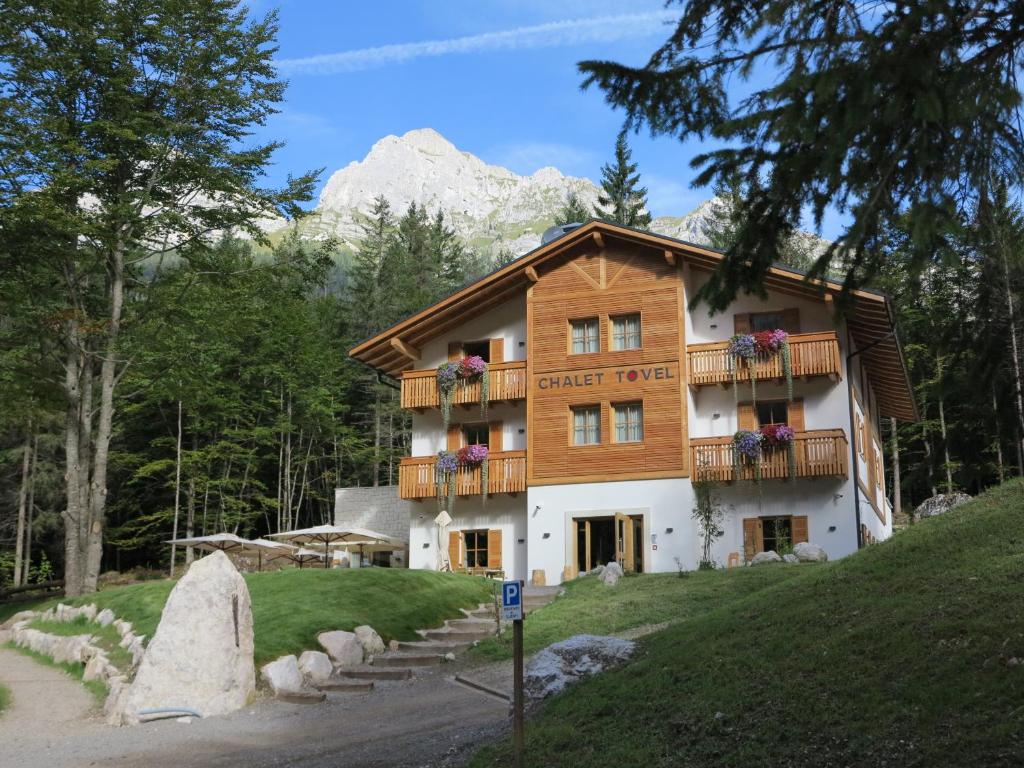 Nespecifikovaný výhled na hory nebo výhled na hory při pohledu z hotelu