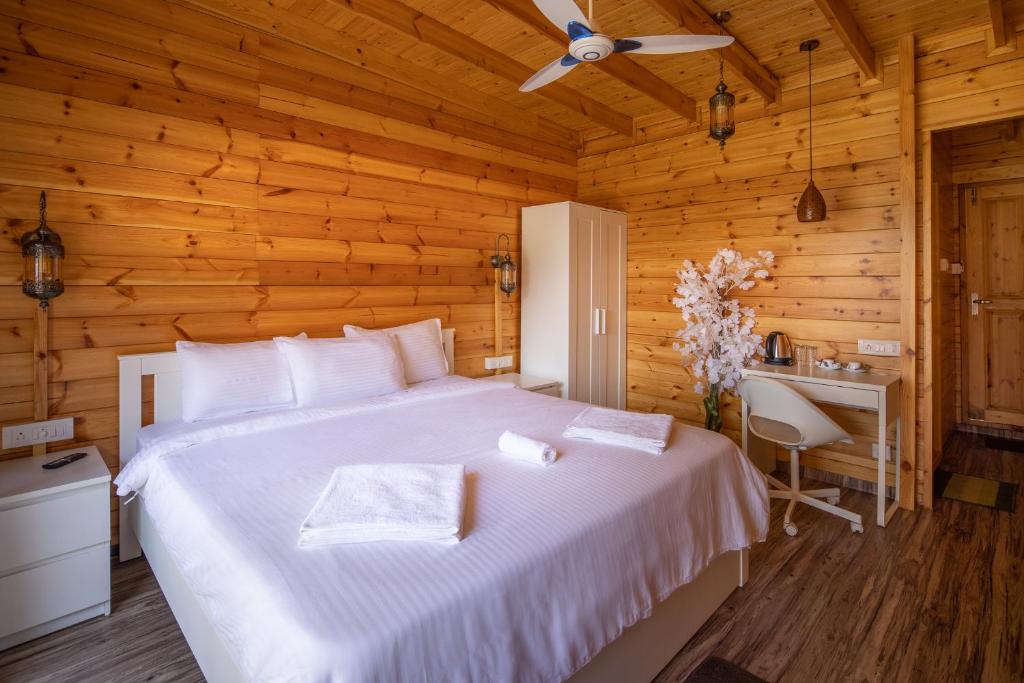 Postel nebo postele na pokoji v ubytování Ourem Palace
