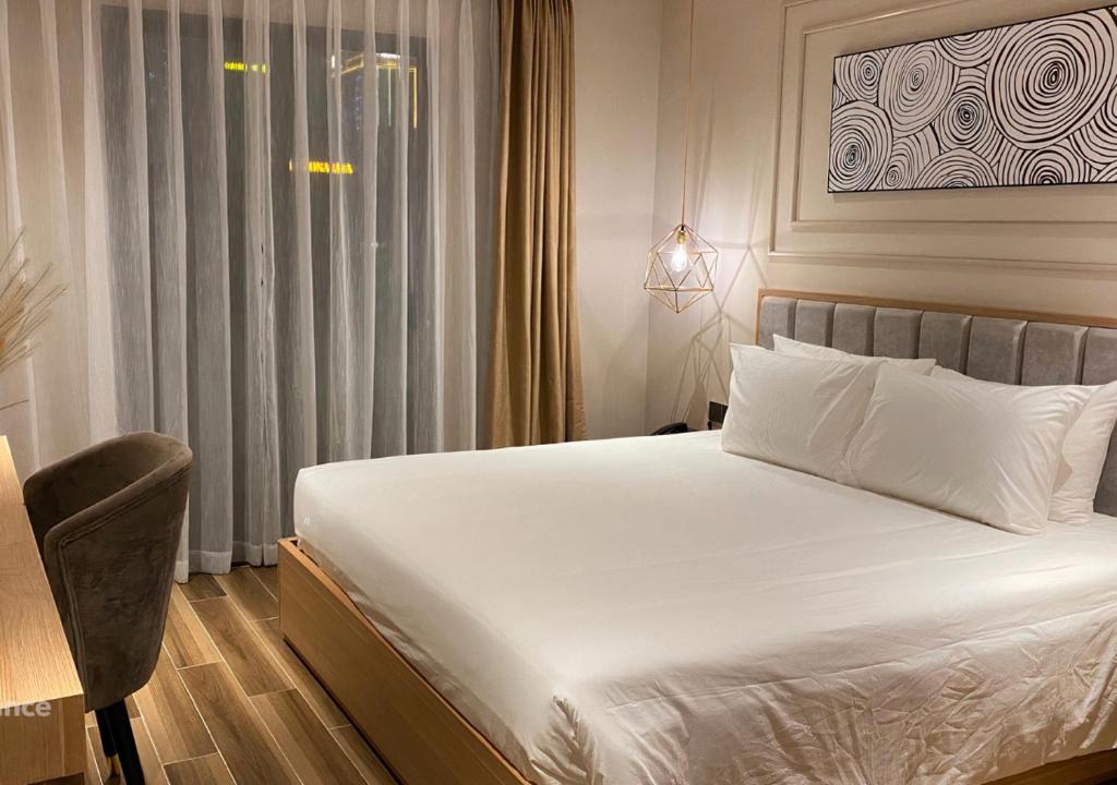 Phòng Deluxe Giường Đôi Nhìn Ra Thành Phố