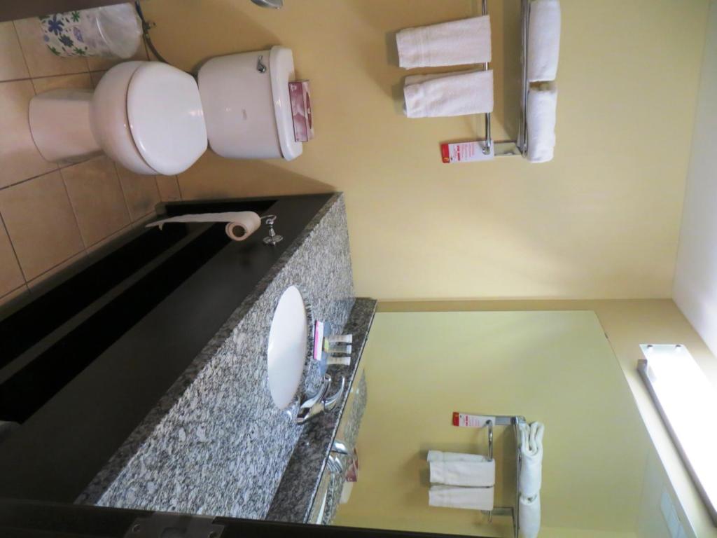 Super 8 by Wyndham Saskatoon Near Downtown - Resim 30