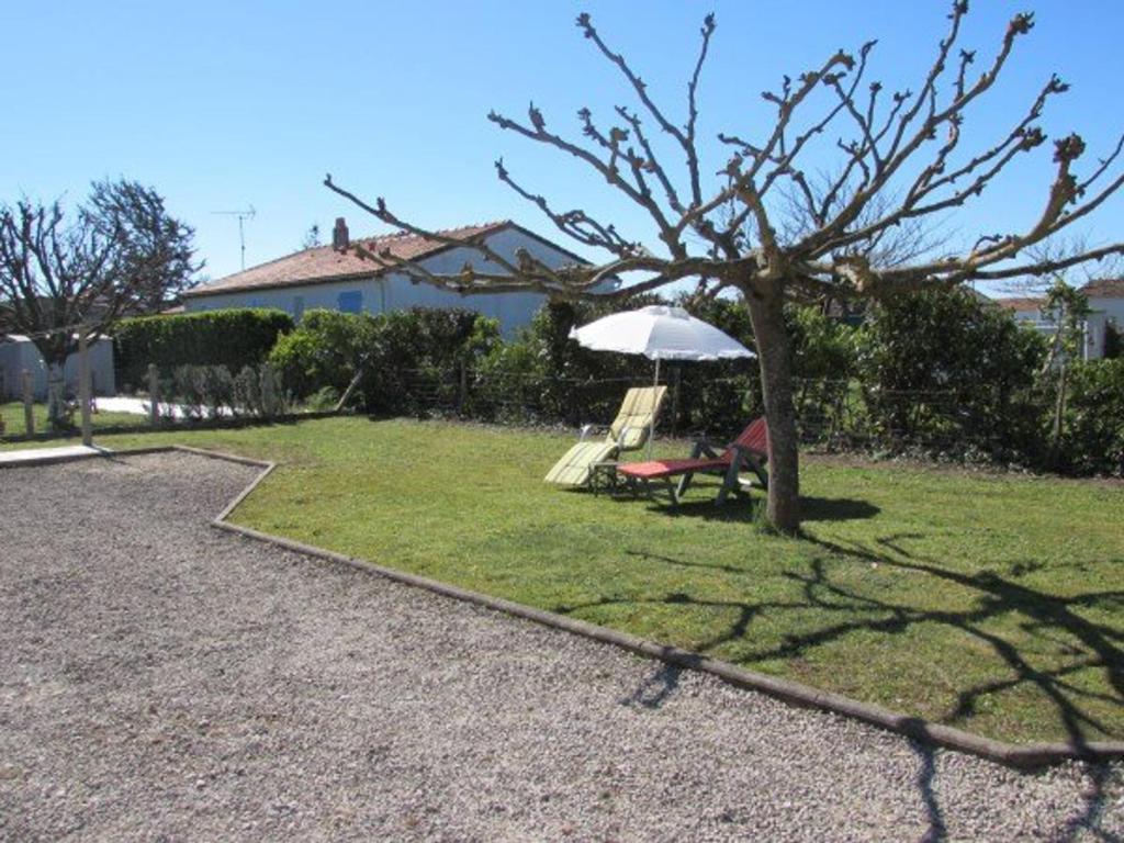 Zahrada ubytování Maison de Vacances 4 pièces avec Jardin Clos, Proche Port et Plage - 6 Couchages à Saint-Pierre-d'Oléron - FR-1-246A-171