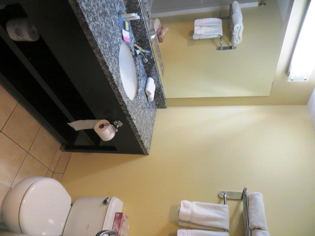 Super 8 by Wyndham Saskatoon Near Downtown - Resim 39