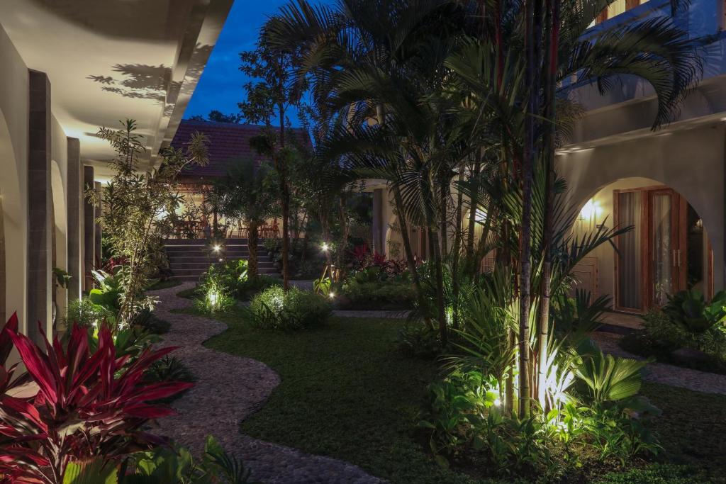 MAHALONA BALI STAY - 15