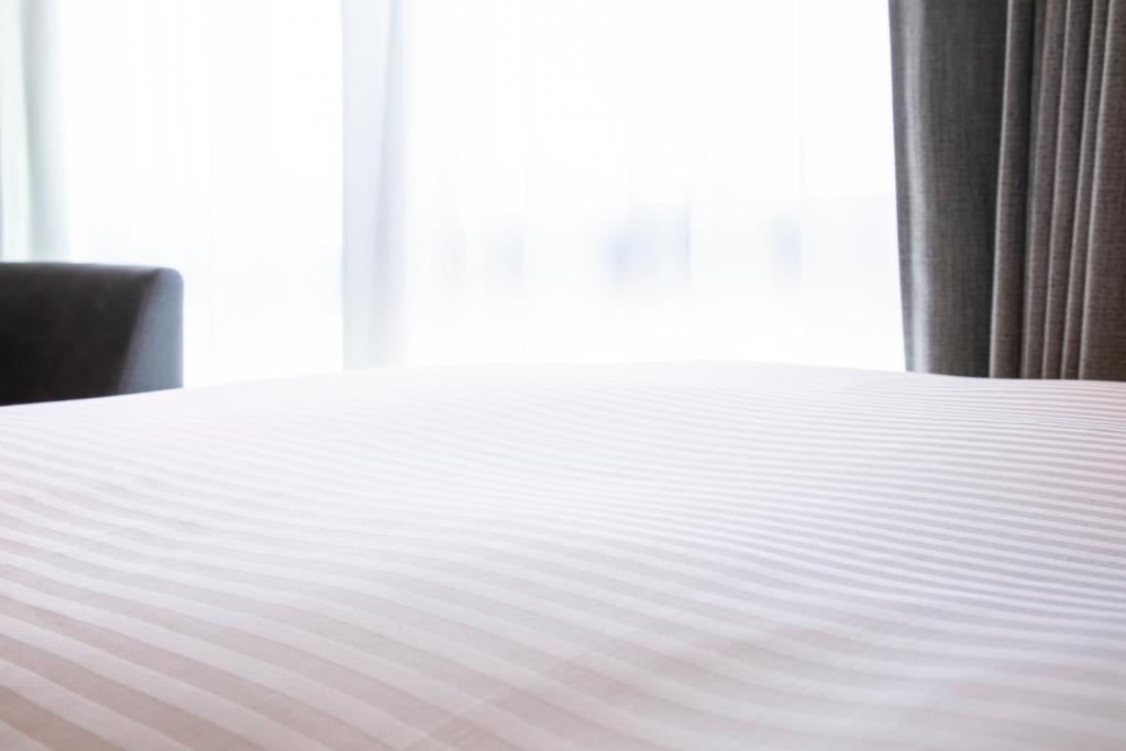 Postel nebo postele na pokoji v ubytování Hotel Keihan Namba Grande