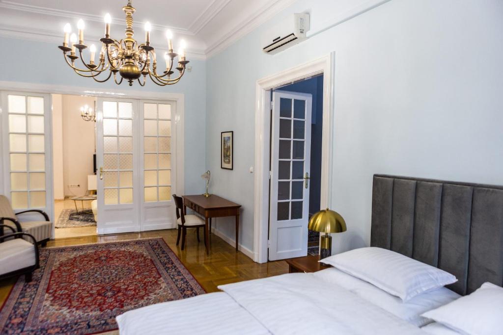 Posteľ alebo postele v izbe v ubytovaní Luxury Downtown 3 Bedroom Apartment by Synagoge with Beautiful View