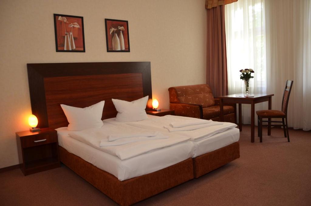 Uma cama ou camas num quarto em Hotel Albertin