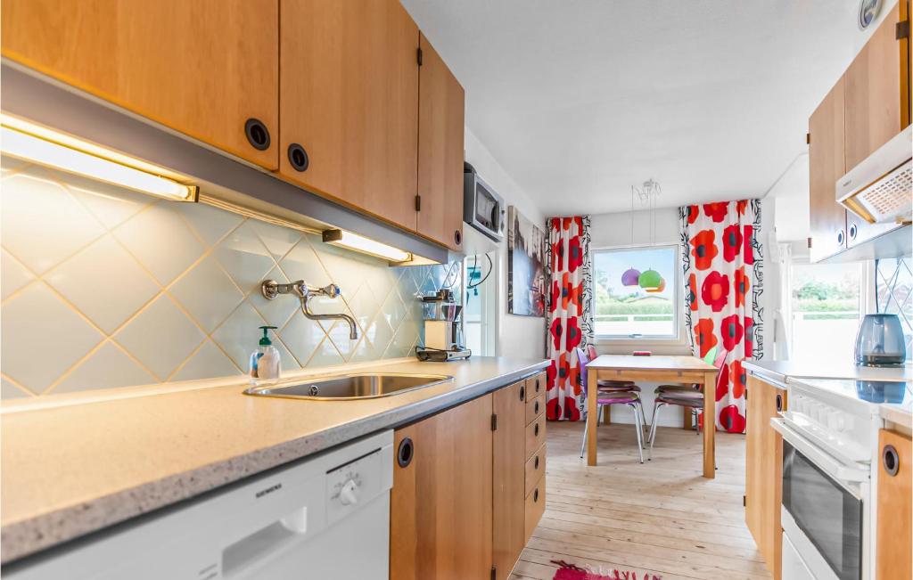 Kuchyň nebo kuchyňský kout v ubytování Holiday Home Olymposvej