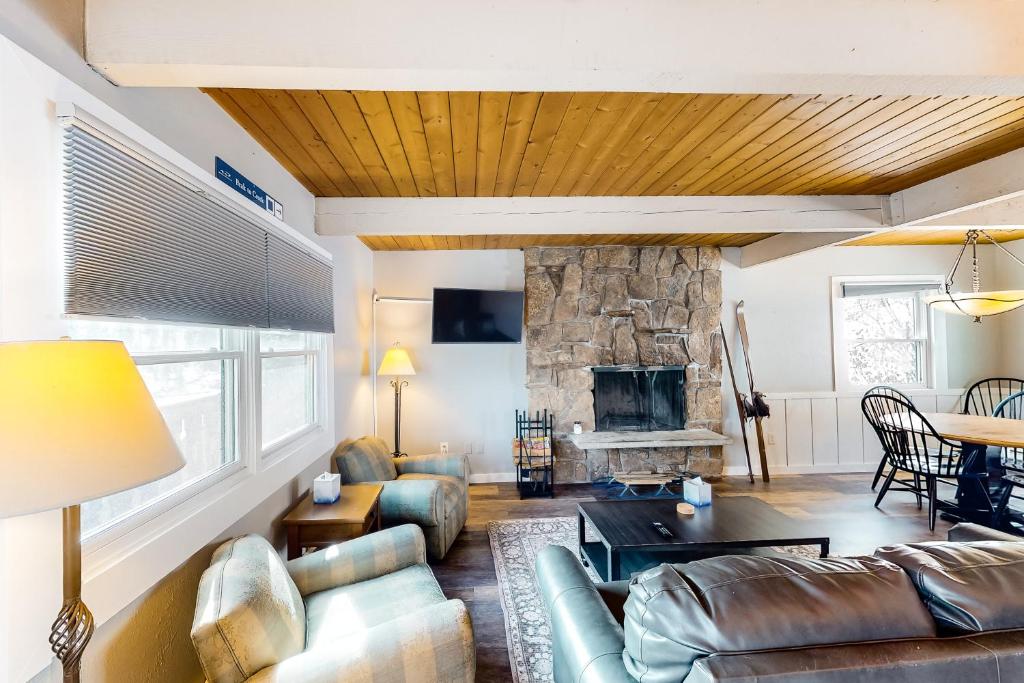 Shredders & Hikers Delight Upstairs, Vail (updated prices 2024)