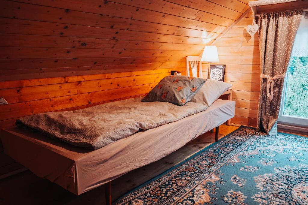 Letto o letti in una camera di Chaloupka pod skalou